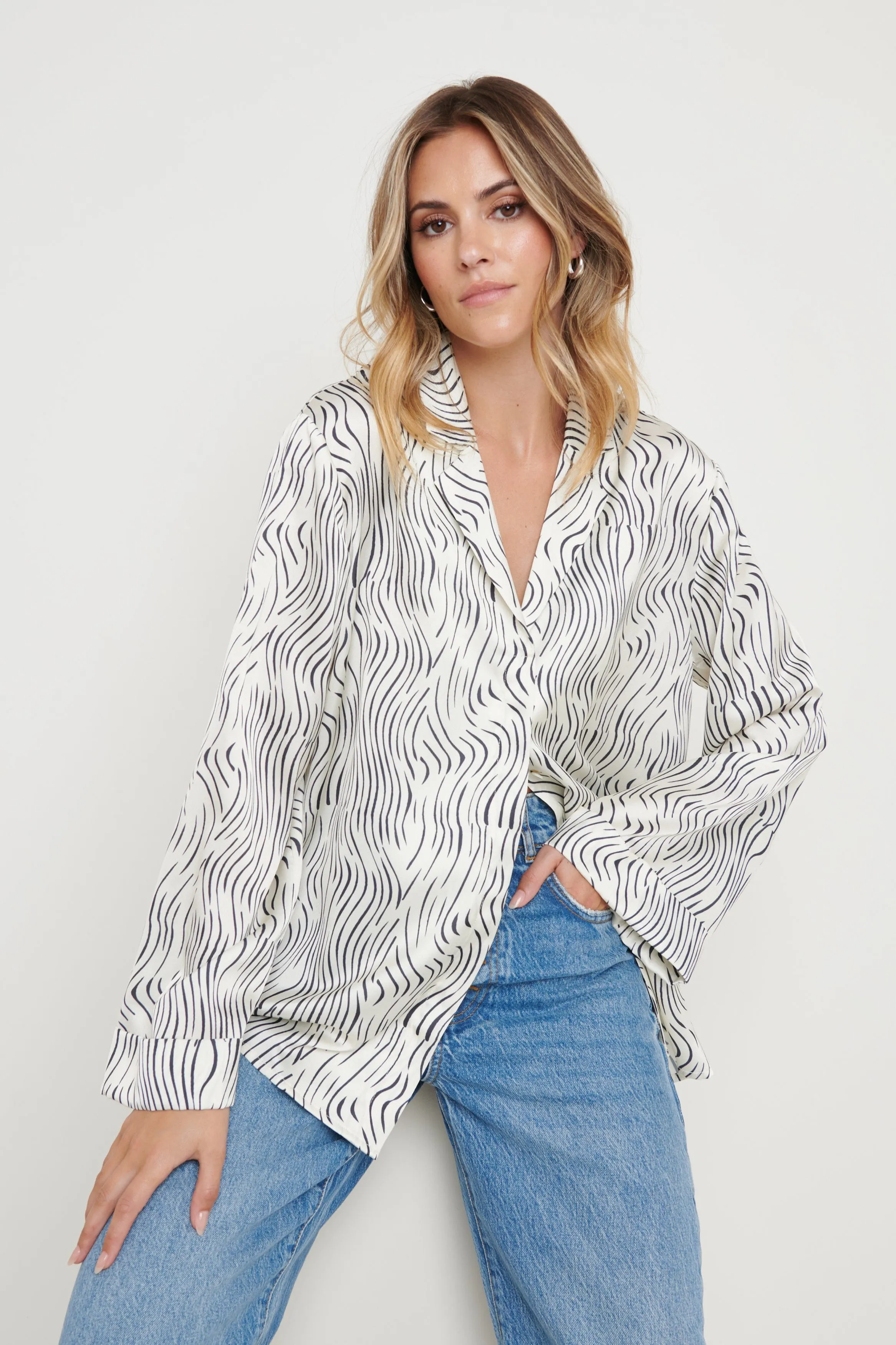 Hailee Relaxed Blouse - Abstract Wave